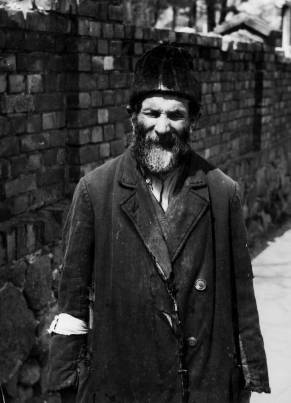 Old Jewish man in the Warsaw Ghetto